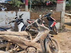 Warga Bekasi Salah Perkiraan: Mengira Aman tapi Motor Tetap Terendam
