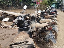 Warga PGP Bekasi Tak Menduga Banjir Rendam Parkiran Motor: Biasanya Aman