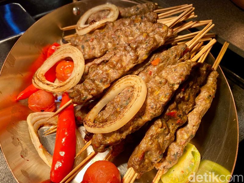 Nikmatnya Buka Puasa dengan Shish Tawook dan Se'i Sapi