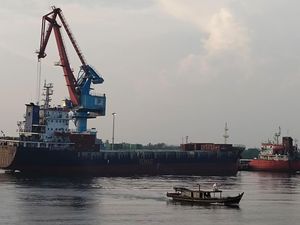 Pelindo Keruk Alur Pelayaran Pelabuhan Bengkulu Pelindo Keruk Alur Pelayaran Pelabuhan Bengkulu