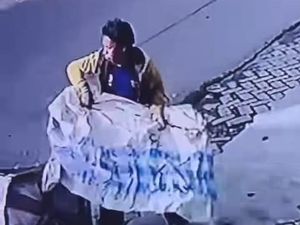 Marak Pencurian Besi Penutup Gorong-gorong di Kota Malang Marak Pencurian Besi Penutup Gorong-gorong di Kota Malang