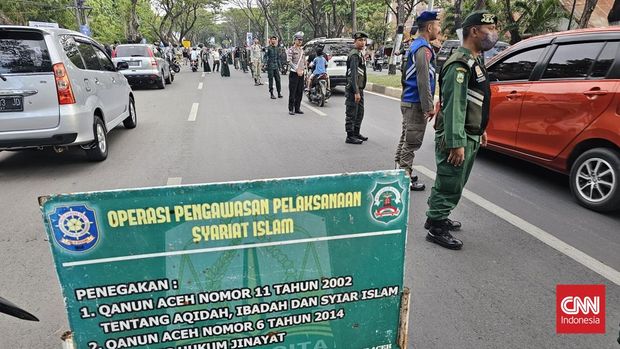 Sejak 2002 Pemerintah Aceh sudah menjalankan pelaksanaan syariat islam secara legal lewat UU Nomor 44 Tahun 1999 tentang Penyelenggaraan Keistimewaan Provinsi Aceh dan UU Nomor 11 Tahun 2006 tentang Pemerintah Aceh.