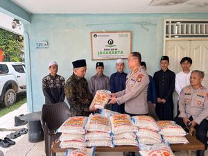 Polda Metro Salurkan Bantuan Beras ke Panti Anak Yatim di Jakarta