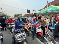 350 Takjil dari Polisi di Kota Mojokerto Ludes Dalam 5 Menit