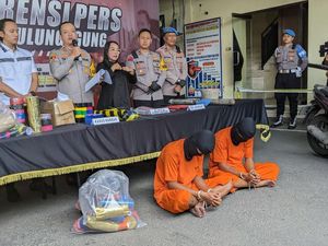 5 Pembuat Mercon di Tulungagung Ditangkap, 6 Kg Bubuk Mesiu Diamankan 5 Pembuat Mercon di Tulungagung Ditangkap, 6 Kg Bubuk Mesiu Diamankan
