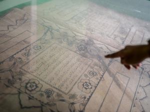 Potret Al-Quran Raksasa di Kota Serang Potret Al-Quran Raksasa di Kota Serang