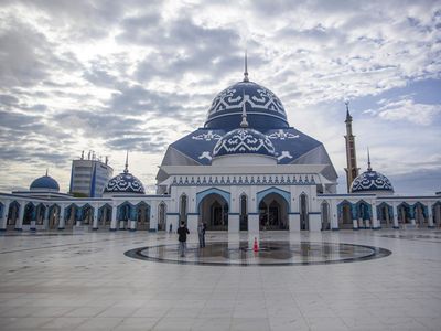 Potret Kemegahan Masjid Agung Raja Hamidah Batam