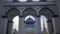 Megahnya Masjid Agung Raja Hamidah Batam