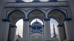 Megahnya Masjid Agung Raja Hamidah Batam