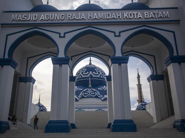 Megahnya Masjid Agung Raja Hamidah Batam
