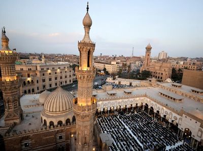 Potret Masjid Al-Azhar Mesir Gelar Buka Puasa Bersama untuk Ribuan Mahasiswa