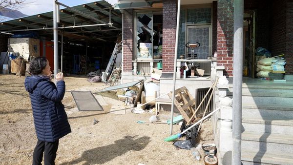 Potret Rumah Warga yang Rusak Akibat Jatuhnya Bom Jet Tempur Korsel