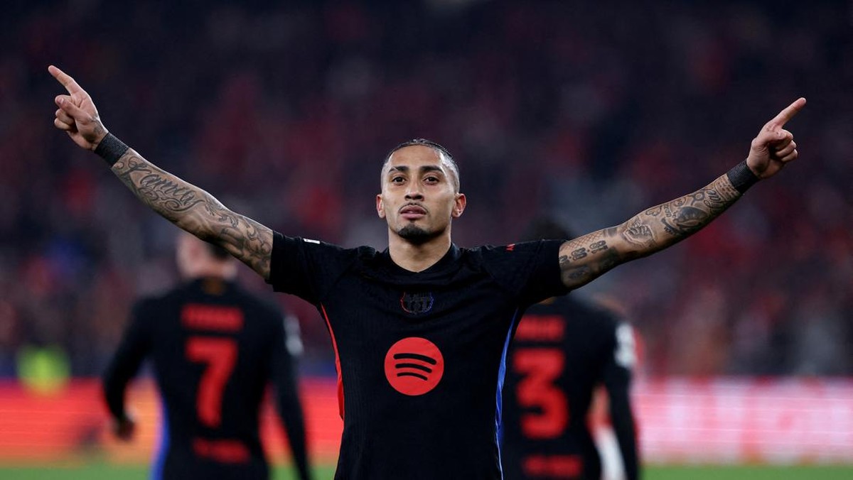 Raphinha lagi-lagi jadi pahlawan Barcelona (REUTERS/Rodrigo Antunes)