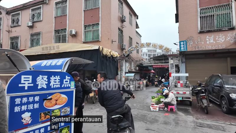 YouTuber Rudy Chen ungkap ada pasar tradisional di China yang tawarkan jajanan Indonesia