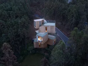 8 Rumah Unik yang Dibangun di Lokasi Tak Terduga, Lereng Bukit hingga Hutan 8 Rumah Unik yang Dibangun di Lokasi Tak Terduga, Lereng Bukit hingga Hutan