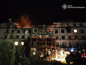 Rudal Balistik Rusia Hantam Kota Pelabuhan Ukraina, 4 Orang Tewas Rudal Balistik Rusia Hantam Kota Pelabuhan Ukraina, 4 Orang Tewas