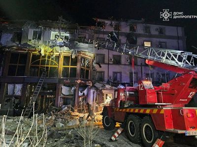 Serangan Rudal Rusia Hantam Hotel di Kryvyi Rih Ukraina