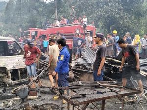 2 Rumah di Sinjai Terbakar gegara Ledakan di Bengkel, 1 Mobil-15 Motor Hangus 2 Rumah di Sinjai Terbakar gegara Ledakan di Bengkel, 1 Mobil-15 Motor Hangus