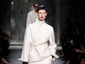 Era Baru Tom Ford di Tangan Haider Ackermann, Koleksi Perdana Hadir di PFW Era Baru Tom Ford di Tangan Haider Ackermann, Koleksi Perdana Hadir di PFW