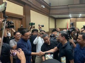 Momen Anies Bela Tom Lembong: Jenguk di Tahanan, Hadiri Sidang Perdana