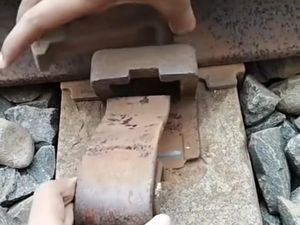 Penjelasan KAI Daop 8 Soal Viral Besi Rel Kereta Api di Ketintang Terlepas Penjelasan KAI Daop 8 Soal Viral Besi Rel Kereta Api di Ketintang Terlepas