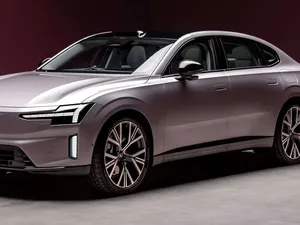 Sedan Listrik Pertama Volvo Meluncur, Bisa Tempuh Jarak 740 Km Sekali Ngecas