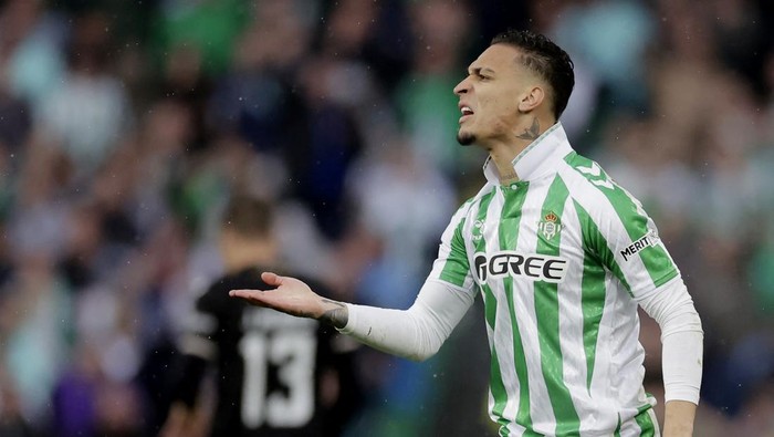 antony real betis real betis vs vitoria de guimaraes betis vs guimaraes europa conference league Soccer Football - Conference League - Round of 16 - First Leg - Real Betis v Vitoria Guimaraes - Estadio Benito Villamarin, Seville, Spain - March 6, 2025 Real Betis Antony reacts REUTERS/Jon Nazca