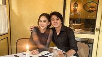 Pose Romantis Arbani Yasiz saat Makan Malam dengan Raissa Ramadhani