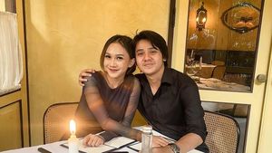 Pose Romantis Arbani Yasiz saat Makan Malam dengan Raissa Ramadhani