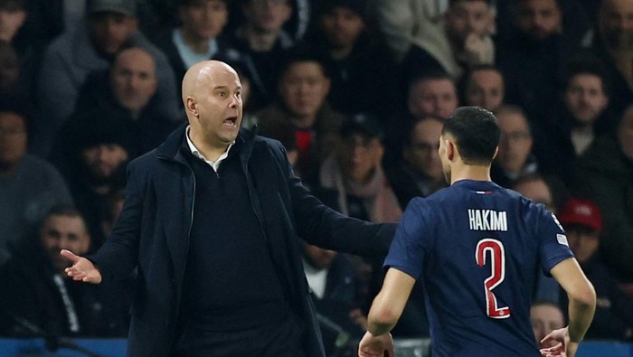 Soccer Football - Champions League - Round of 16 - First Leg - Paris St Germain v Liverpool - Parc des Princes, Paris, France - March 5, 2025 Liverpool manager Arne Slot REUTERS/Gonzalo Fuentes