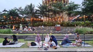 Asiknya Ngabuburit di TMII