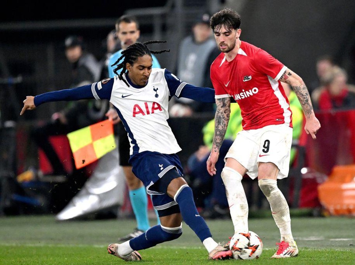 Tottenham Hotspur kalah 0-1 dari AZ Alkmaar di leg pertama babak 16 besar Europa Conference League. (Foto: GERRIT VAN KEULEN/Photo by ANP via Getty Images)