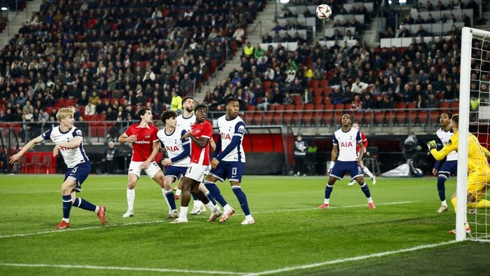 ALKMAAR - Lucas Bergvall of Tottenham Hotspur FC scores the 1-0 AZ Alkmaar and Tottenham Hotspur FC at the AFAS stadium on March 6, 2025 in Alkmaar, Netherlands. ANP KOEN VAN WEEL (Photo by ANP via Getty Images)