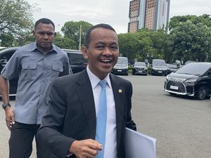 Bahlil Buka Suara soal Permintaan Revisi Disertasi Bahlil Buka Suara soal Permintaan Revisi Disertasi