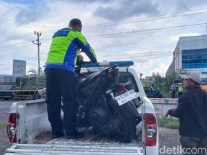 Brakk! 2 Pemotor Tewas Usai Tabrak Truk Boks di Jalan Lingkar Klaten Brakk! 2 Pemotor Tewas Usai Tabrak Truk Boks di Jalan Lingkar Klaten