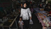 Berburu Takjil Ramadan di Tanjung Priok
