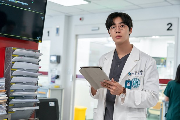 Choo Young Woo di Drama The Trauma Code: Heroes On Call / Foto : x.com/NetflixKR