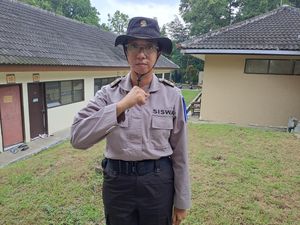 Dokter Putri Pekpekai Bertekad Kembali ke Papua Usai Lulus SIPSS Polri Dokter Putri Pekpekai Bertekad Kembali ke Papua Usai Lulus SIPSS Polri