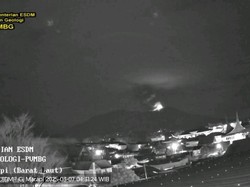 Meletus Malam ini, Warga Kaki Gunung Marapi Diimbau Waspada