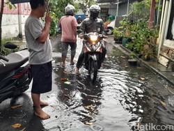 Hujan Guyur Kota Semarang Bikin Jalan Abimanyu Tergenang