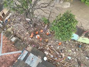 Ganasnya Amukan Cipalabuhan, Dermaga Porak-poranda hingga Nyawa Melayang Ganasnya Amukan Cipalabuhan, Dermaga Porak-poranda hingga Nyawa Melayang