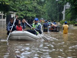 43% Wilayah RI Sudah Masuk Musim Hujan, BMKG Keluarkan Peringatan Dini Potensi Banjir