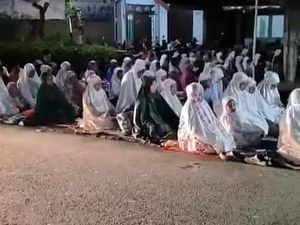 Viral Salat Tarawih Berhadiah Duit di Malang, Jemaah Ramai Berdatangan