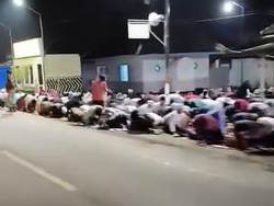 Tak Hanya Tarawih, Salat Subuh di Gondanglegi Malang Juga Berhadiah Uang