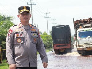 Jalintim di Pelalawan Mulai Terendam Banjir, Polisi Pastikan Masih Aman Dilalui Jalintim di Pelalawan Mulai Terendam Banjir, Polisi Pastikan Masih Aman Dilalui