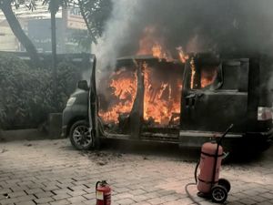 Luxio Hangus Terbakar di Parkiran Luwes Gentan Sukoharjo