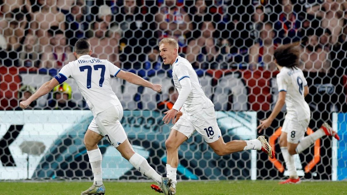 Lazio menang atas Viktoria Plzen meski bermain 9 orang (REUTERS/David W Cerny)