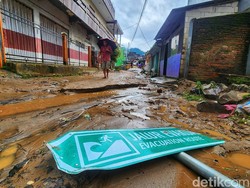 7 Fakta Banjir Sukabumi: Seret Mobil-Tewaskan Ibu dan Anak
