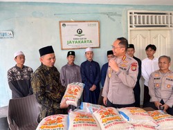 Polda Metro Gelar Tarawih Keliling, Minta Warga Jauhi Tawuran hingga Petasan