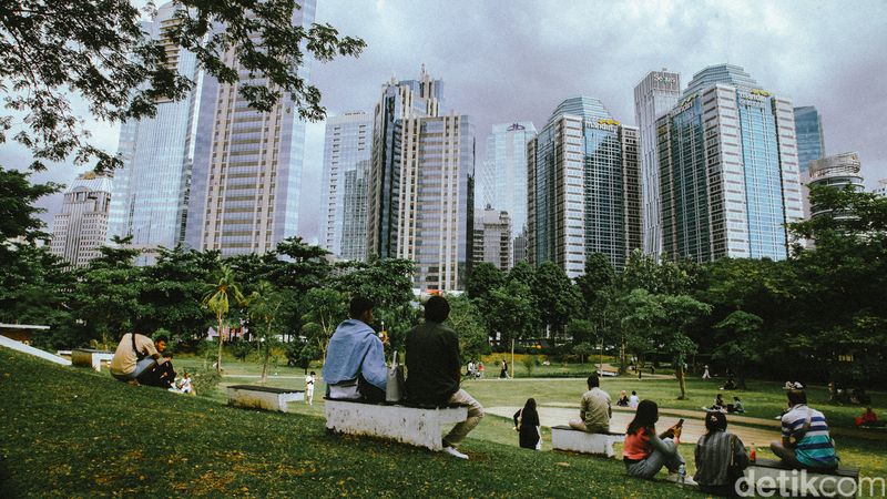 Ngabuburit jadi waktu melepas penat menjelang buka puasa. Hutan Kota GBK di Jakarta bisa jadi salah satu pilihan lokasi ngabuburit.